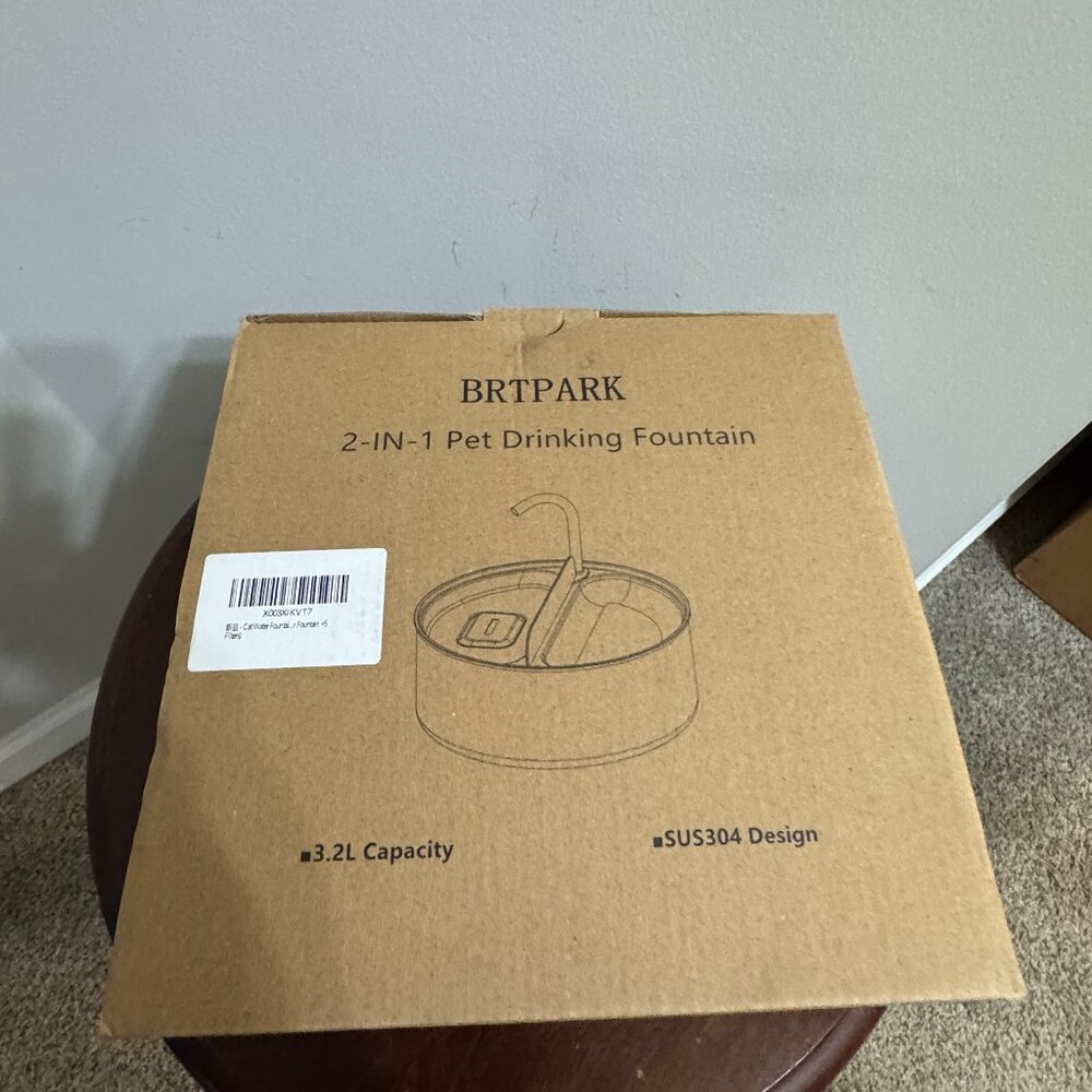 2 in 1 Pet Drinking Fountain for Cat or Small Dog, New in Box